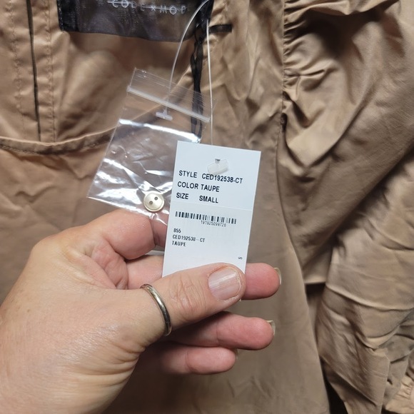 Code X Mode Taupe DRESS PUFF SLEEVES Pockets SIZE Small lightweight Tiered NEW - Picture 6 of 8